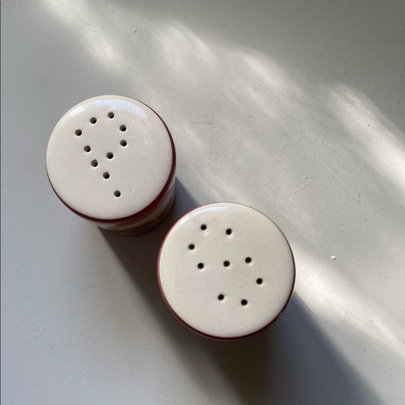 Salt and Pepper Shakers with Apples - Picture 3 of 8